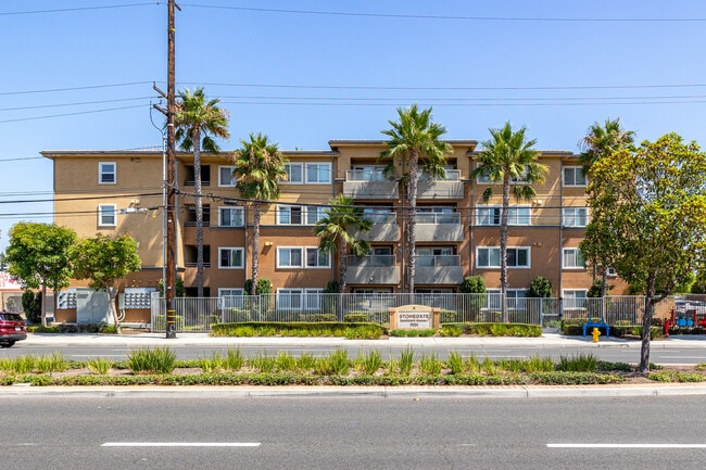 Stonegate I in Anaheim, CA - Building Photo - Building Photo