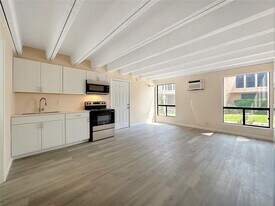 5920 Lago Vista Way in Lago Vista, TX - Building Photo
