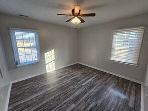 1091 Pleasant Oak Dr in Fayetteville, NC - Building Photo - Building Photo