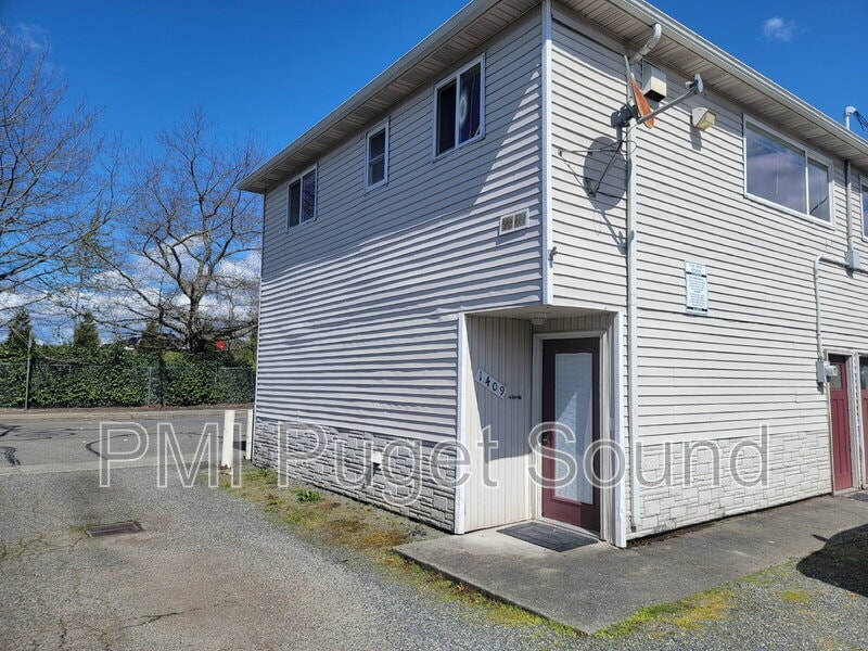 1409 N 4th St in Renton, WA - Foto de edificio