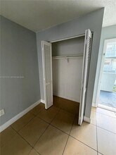 1735 W 60th St, Unit M201 in Hialeah, FL - Foto de edificio - Building Photo