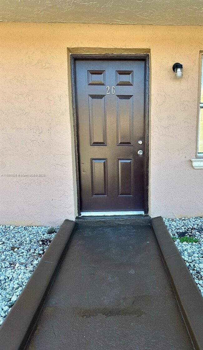 5461 W 24th Ave-Unit -26 in Hialeah, FL - Building Photo - Building Photo