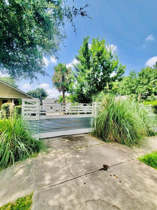 728 W 21st St in Houston, TX - Foto de edificio