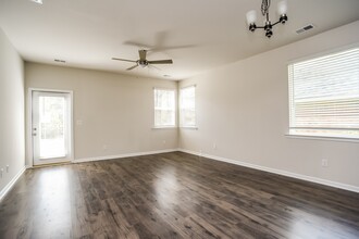 1231 Warrens Way in Manning, SC - Building Photo - Building Photo