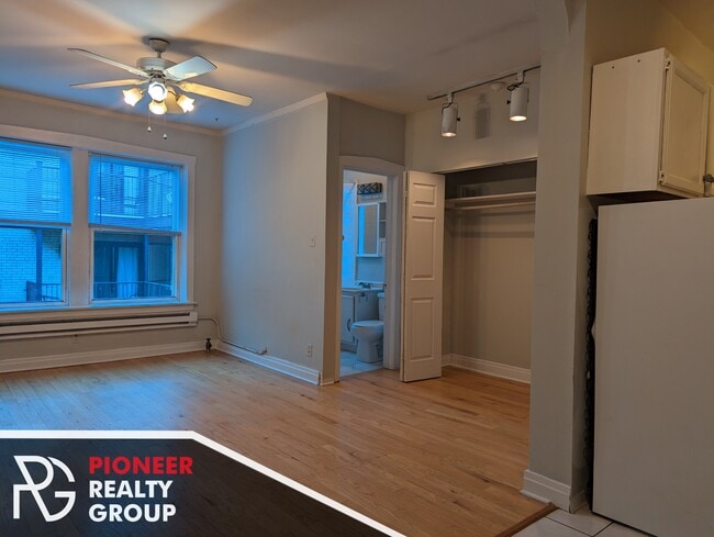 515 W Melrose St, Unit 511-406 in Chicago, IL - Foto de edificio - Building Photo