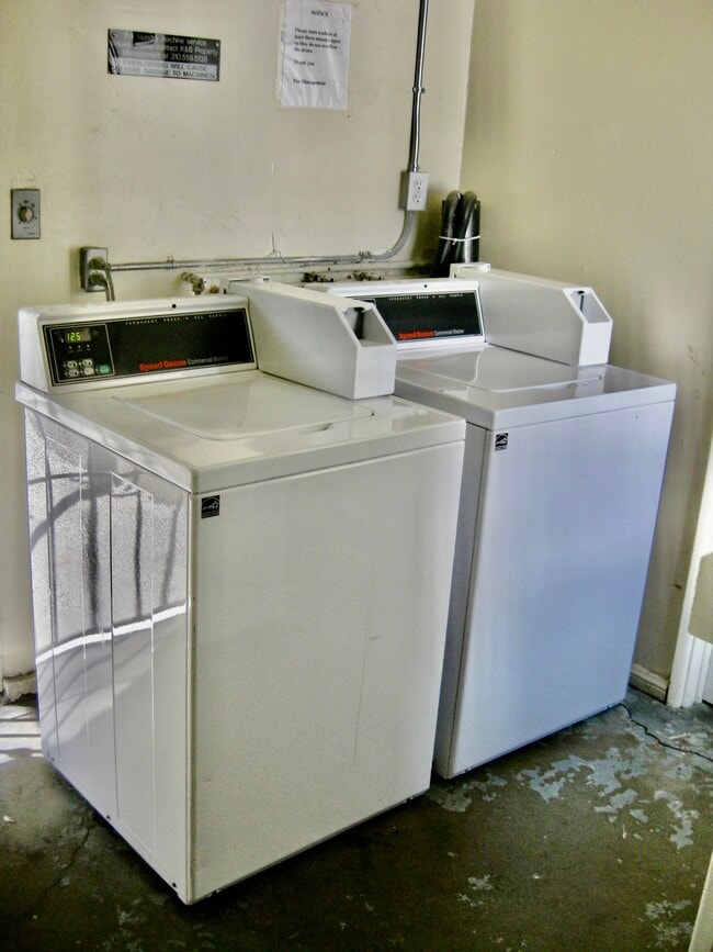 4900 Woodman Ave in Sherman Oaks, CA - Building Photo - Building Photo