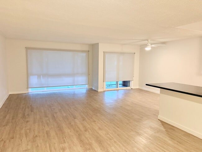 1284 Havenhurst Dr in West Hollywood, CA - Foto de edificio - Building Photo