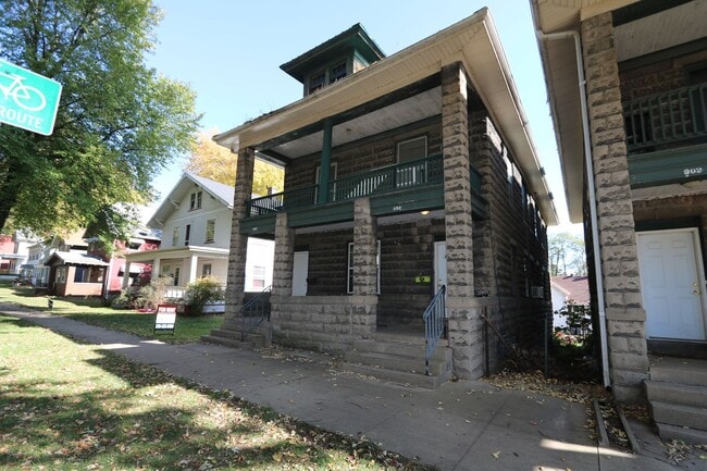 property at 906 N 4th St