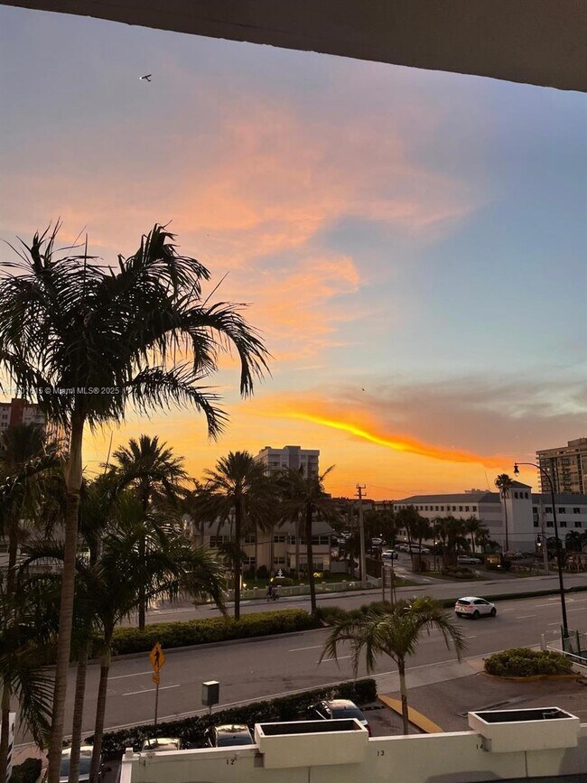 3140 S Ocean Dr in Hallandale Beach, FL - Building Photo - Building Photo
