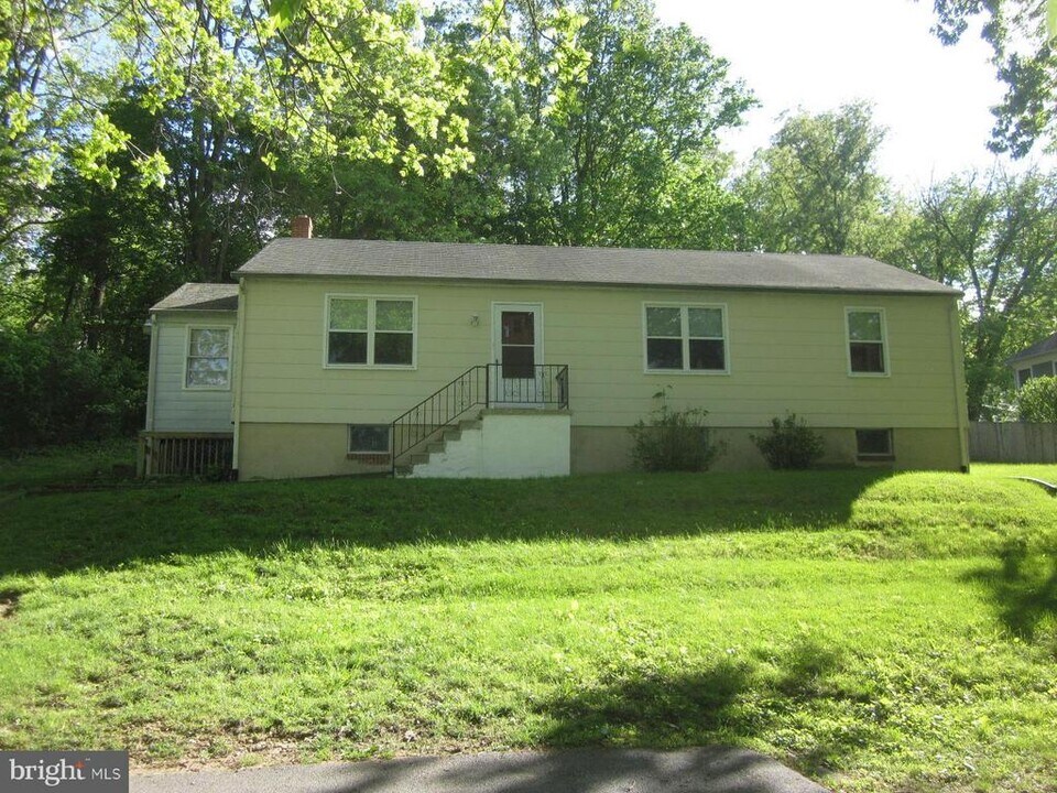 8905 Frederick Rd in Ellicott City, MD - Building Photo