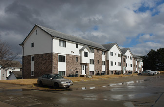 707-709 Golden Gate Cir in Papillion, NE - Building Photo - Building Photo