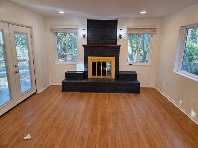 1109 Le Badine Ct in Ocean Springs, MS - Foto de edificio - Building Photo