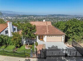 3916 Carnavon Way in Los Angeles, CA - Building Photo