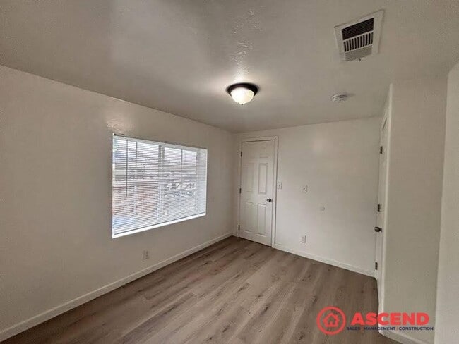 201 E 1st St in Buttonwillow, CA - Building Photo - Building Photo