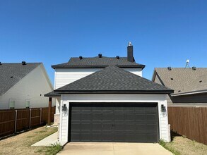 640 The Cottages Dr in Godley, TX - Building Photo - Building Photo