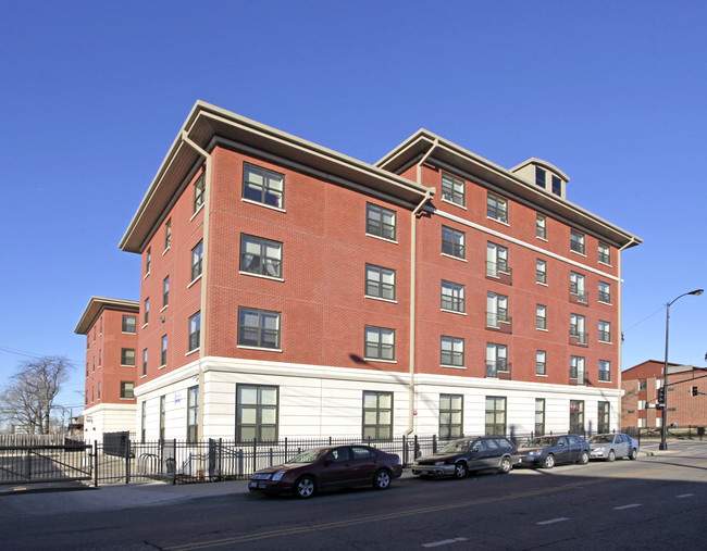 Roosevelt Place Senior Apartments in Chicago, IL - Building Photo - Building Photo