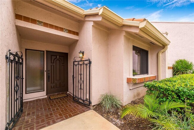 property at 3513 SE Sandpiper Ct