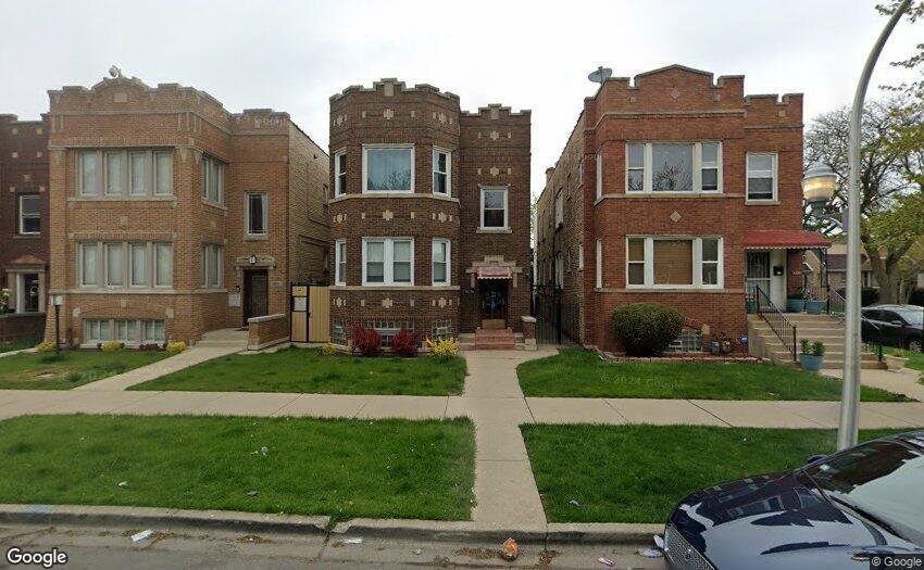 5236 W Potomac Ave in Chicago, IL - Foto de edificio