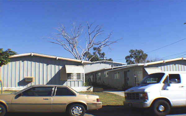 116 Violet Ave in Monrovia, CA - Foto de edificio