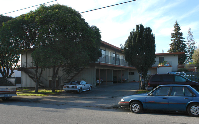 235 Fairchild Dr in Mountain View, CA - Foto de edificio - Building Photo