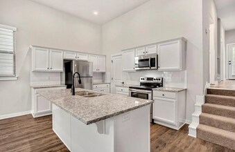 Hughes Townhomes in Fayetteville, AR - Foto de edificio - Interior Photo
