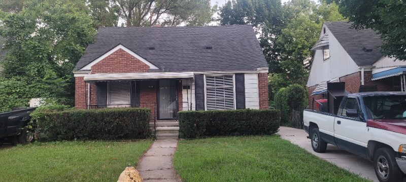 26391 W Hills Dr in Inkster, MI - Building Photo