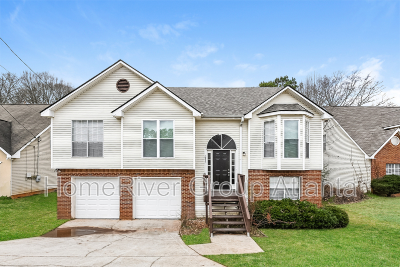 1957 Phillips Lake Bluff in Lithonia, GA - Building Photo