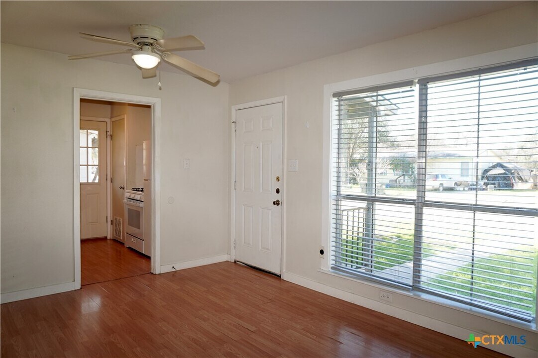 1006 Haynes St in San Marcos, TX - Building Photo