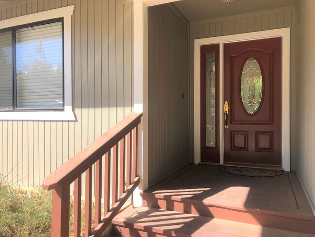 11072 Ringtail Rd in Penn Valley, CA - Building Photo - Building Photo