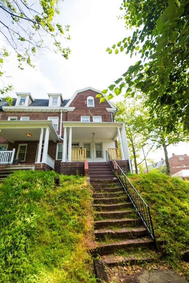 310 E University Pkwy in Baltimore, MD - Building Photo - Building Photo