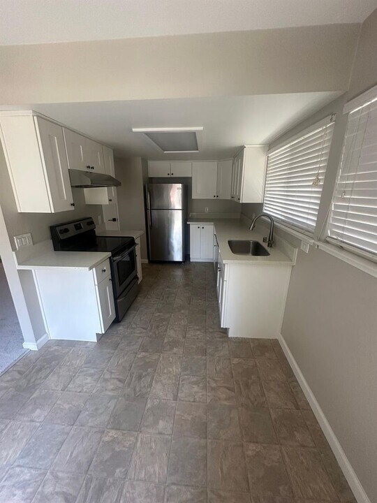 3700 Tully Rd in Modesto, CA - Building Photo