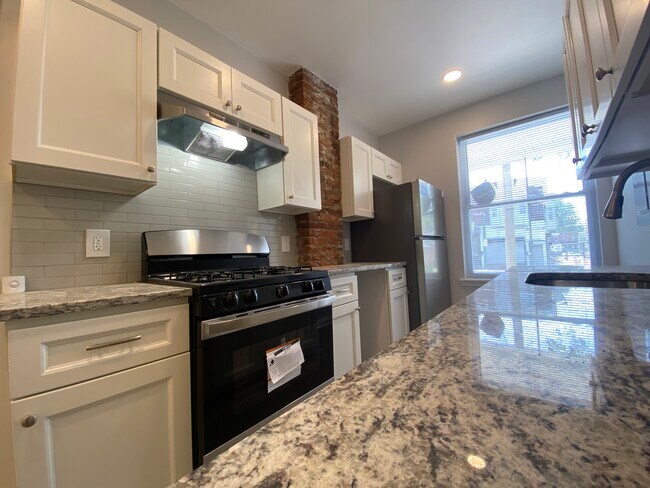 6211 Elmwood Ave in Philadelphia, PA - Foto de edificio - Building Photo