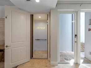 302 NE 8th Ave in Fort Lauderdale, FL - Foto de edificio - Building Photo