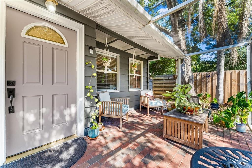 565 S Pelican Dr in Sarasota, FL - Building Photo
