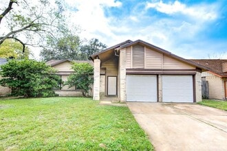 12023 Plumbrook Dr in Houston, TX - Building Photo - Building Photo