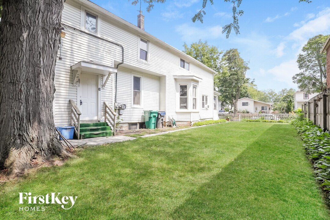 838 Prescott St in Waukegan, IL - Building Photo