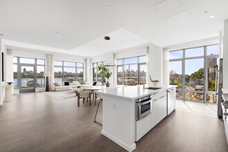 143 Old River Rd in Edgewater, NJ - Building Photo - Building Photo