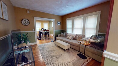 33 Walter St, Unit 1 in Medford, MA - Building Photo - Building Photo