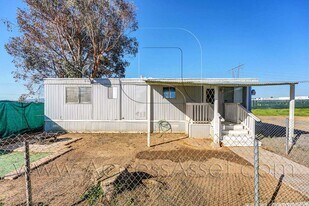 28840 Triple Crown Rd in Romoland, CA - Building Photo