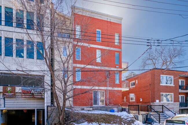 3738 Édouard-Montpetit Boul in Montréal, QC - Building Photo - Building Photo