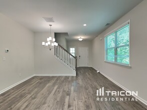 301 Knowles Pl in Holly Springs, GA - Building Photo - Building Photo