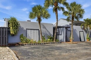 16380 Briar Patch Pl in Miami Lakes, FL - Building Photo