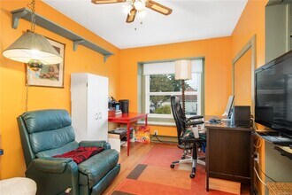 1225 England Ave in Courtenay, BC - Building Photo - Building Photo