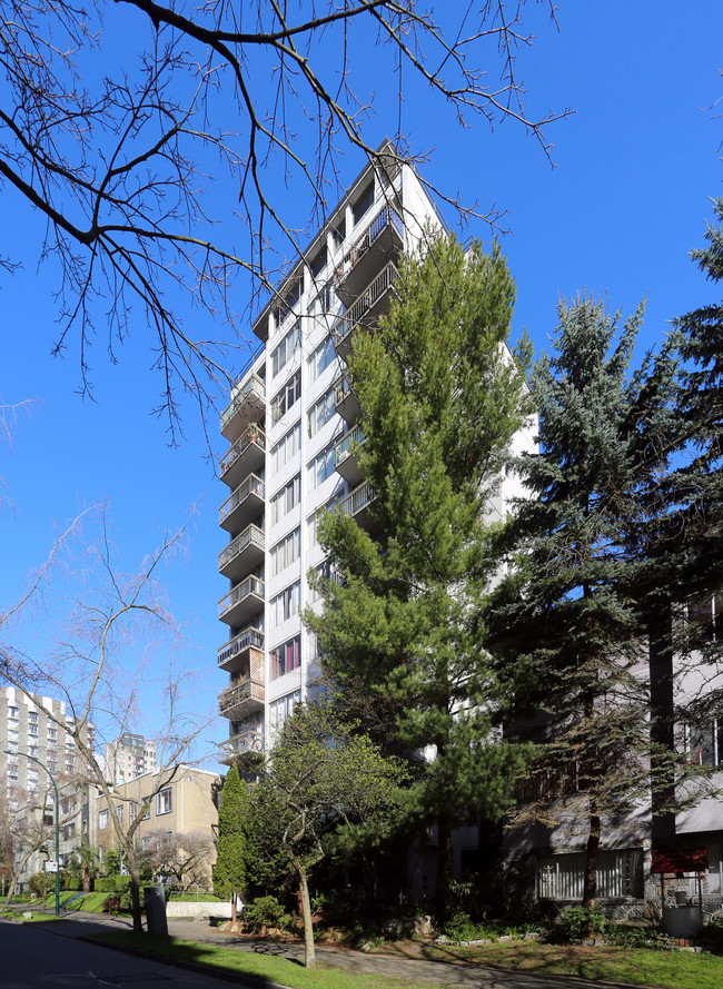 Newport Towers in Vancouver, BC - Building Photo - Building Photo