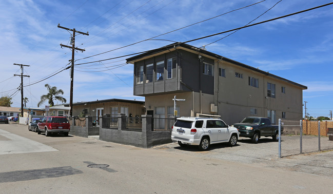 834-838 S Myers St in Oceanside, CA - Foto de edificio - Building Photo