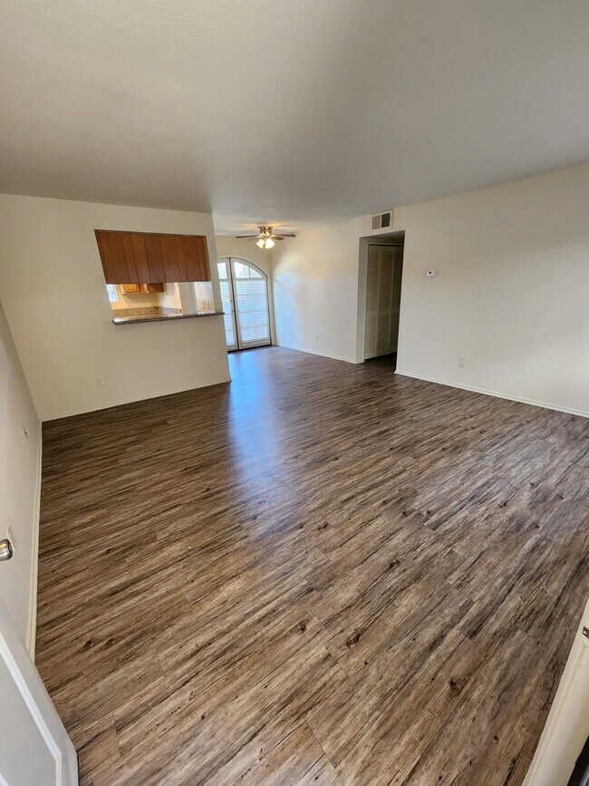5101 Anaheim E St, Unit 105 in Long Beach, CA - Building Photo - Building Photo