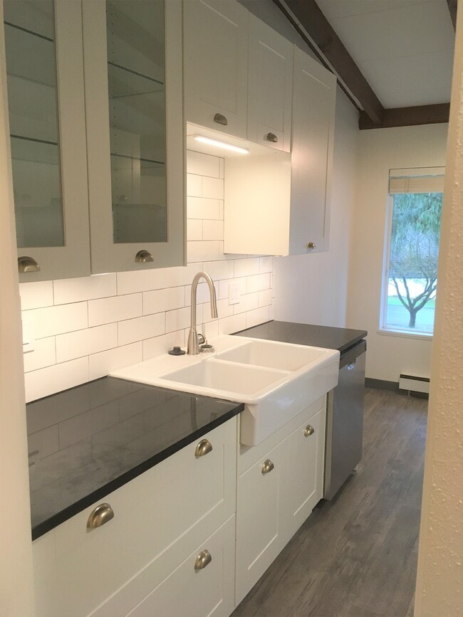 3604 Butler Dr, Unit 1 in Gig Harbor, WA - Foto de edificio - Building Photo