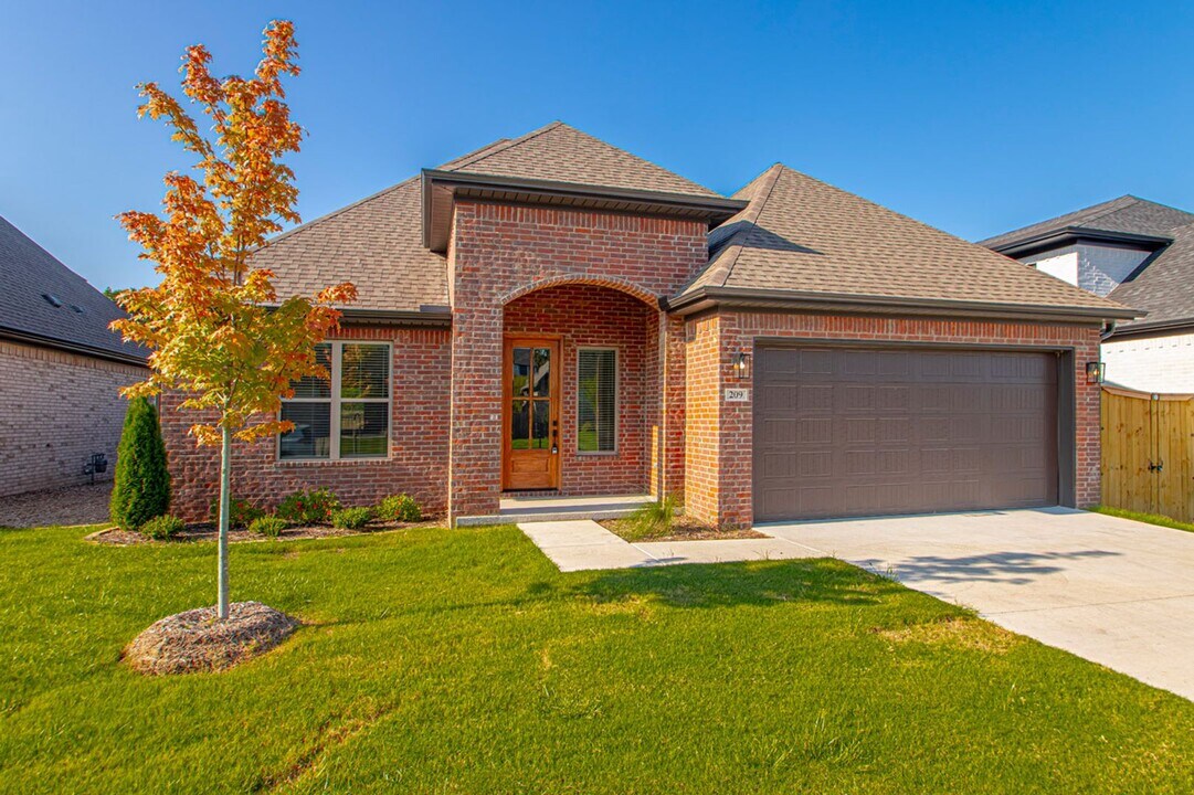 209 Kanis Ridge Dr in Little Rock, AR - Building Photo