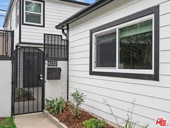 6132 Myrtle Avenue in Long Beach, CA - Building Photo - Building Photo