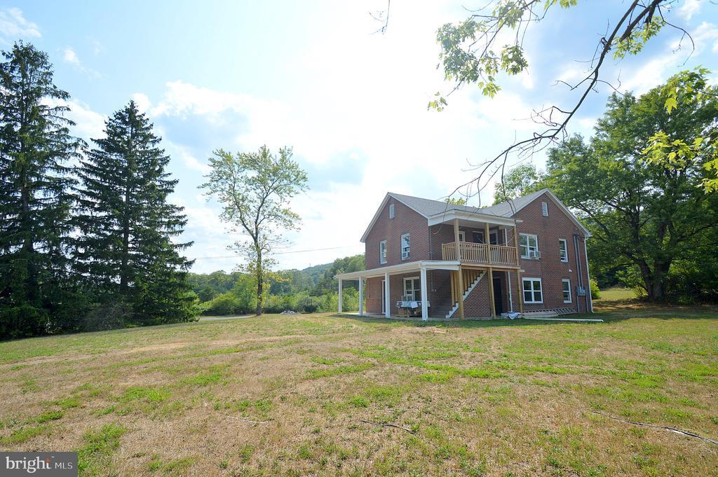 2320 Valley Rd in Berkeley Springs, WV - Building Photo